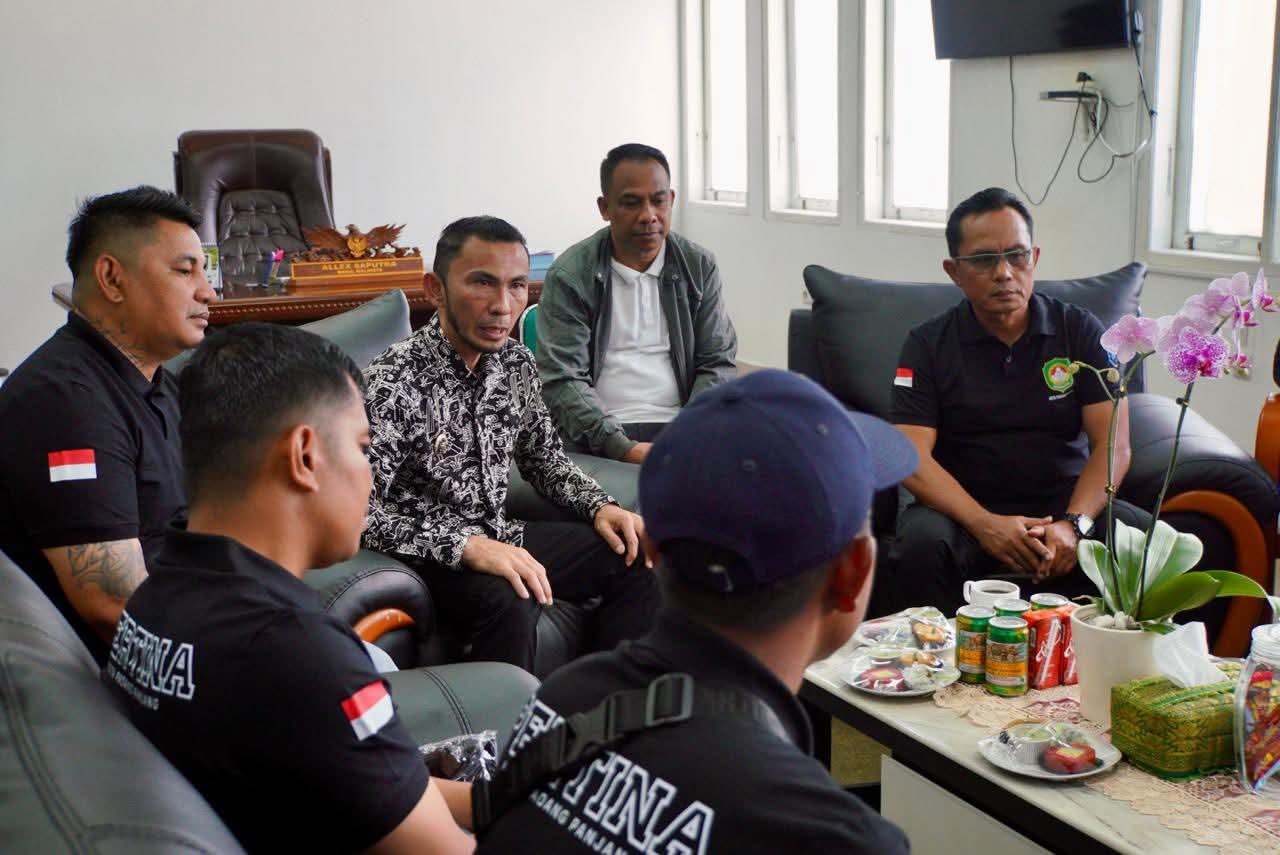 Atlet Pertina saat pamit pada Wawako Allex